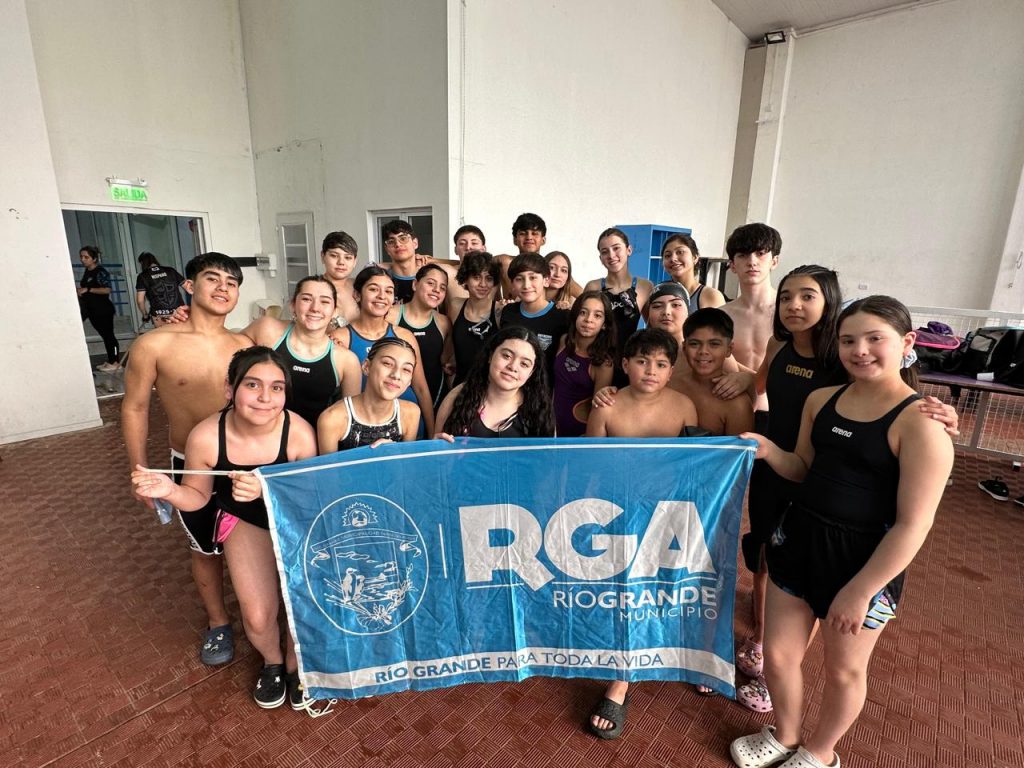 BUENA ACTUACIÓN FUEGUINA EN EL TORNEO HISPANISTA DE NATACIÓN